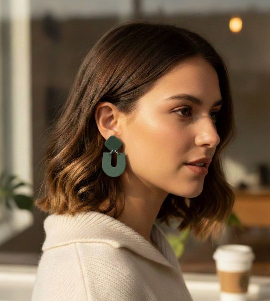 Жіночі геометричні зелені сережки з полімерної глини