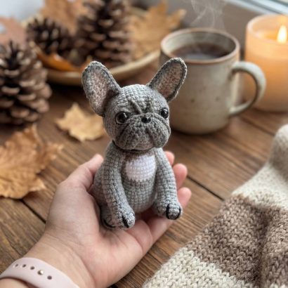 Авторська іграшка в’язаний пес сірий французький бульдог