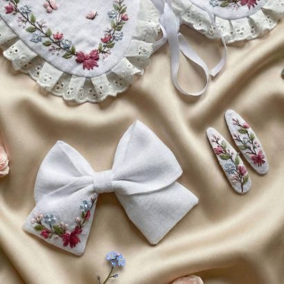 Бантик для волосся дитячий ручна вишивка рожеві квіти