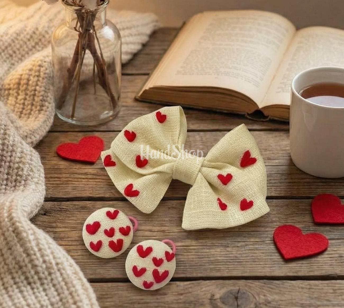 Набір прикрас для волос бант та резиночки сердечка LOVE, 3 шт Набір прикрас для волос бант та резиночки сердечка LOVE, 3 шт