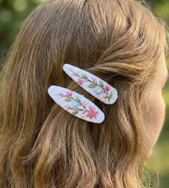 Пара дитячих заколочок для волосся квіти ручна вишивка