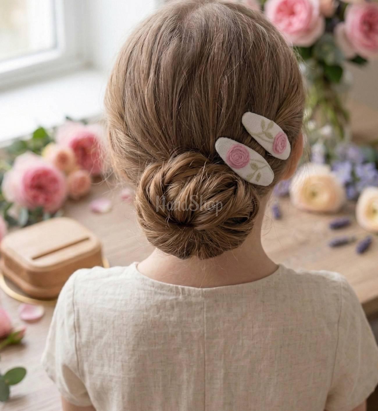 Дитячі заколки для волосся вишивка ніжно рожеві троянди Дитячі заколки для волосся вишивка ніжно рожеві троянди