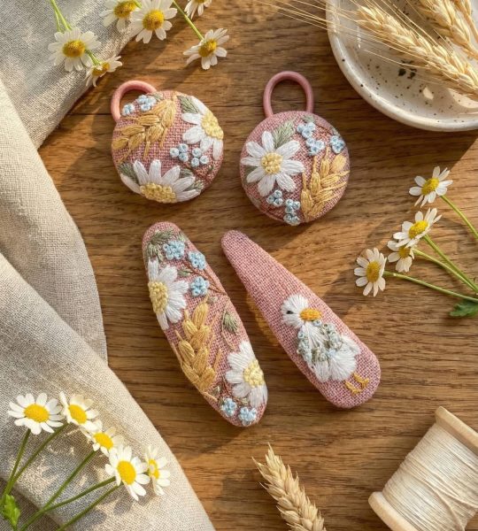Заколки 2 шт та резинки 2 шт польові ромашки, гусак вишивка