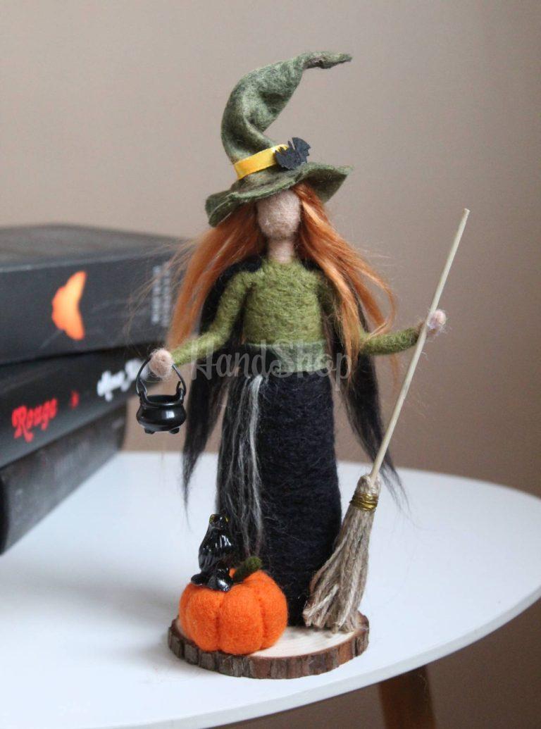 Авторська руда лялька відьмочка з вовни на підставці Halloween 2027 — фото 2