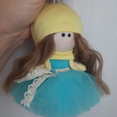 Лялька брелок своїми руками з кучерявим волоссям