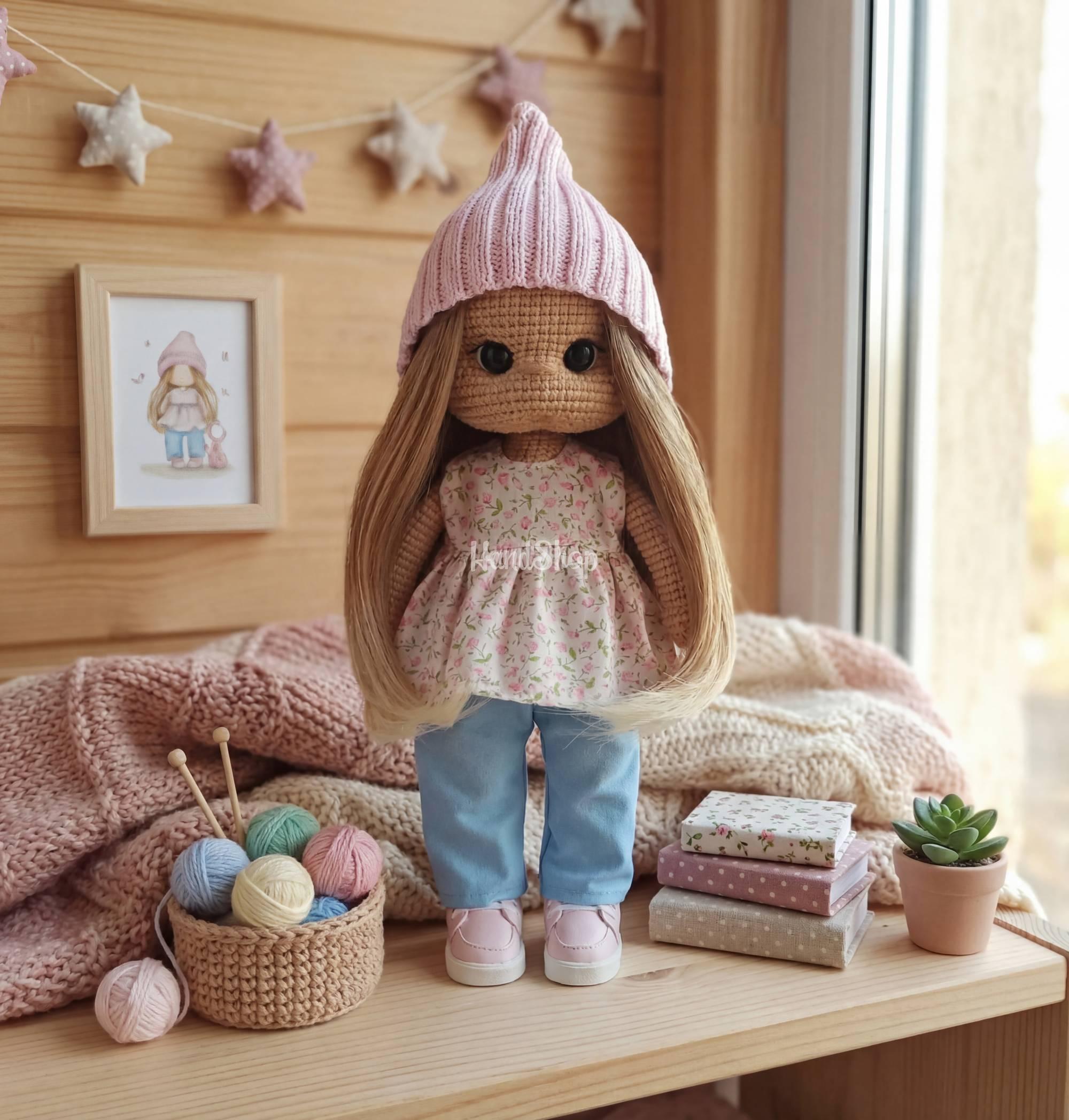 Авторська в’язана велика ігрова лялька з довгим волоссям Авторська в’язана велика ігрова лялька з довгим волоссям