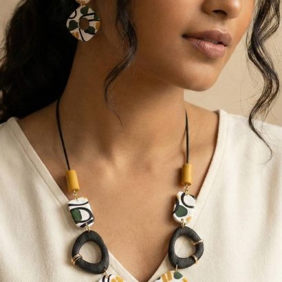 Набір жіночих прикрас сережки та намисто геометрія глина