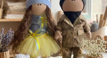 Подарунок, що розповідає історію кохання: авторські патріотичні ляльки Тільда для сучасних молодят Подарунок, що розповідає історію кохання: авторські патріотичні ляльки Тільда для сучасних молодят