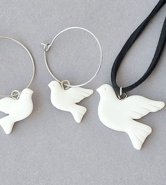 Комплект сережки та кулон горлиці пташки з глини