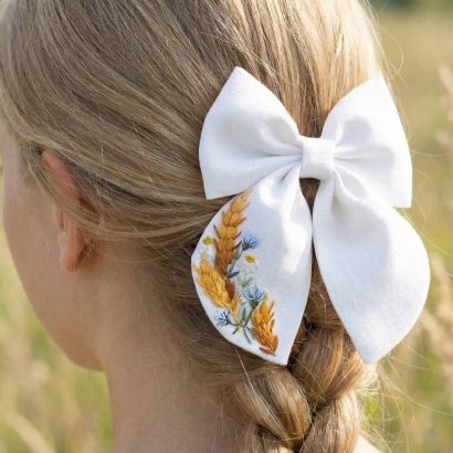 Дитячий бант для волосся ручна вишивка польові квіти
