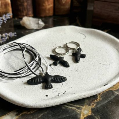 Набір прикрас чорні сережки та кулон голубки миру, глина