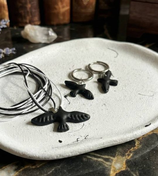 Набір прикрас чорні сережки та кулон голубки миру, глина