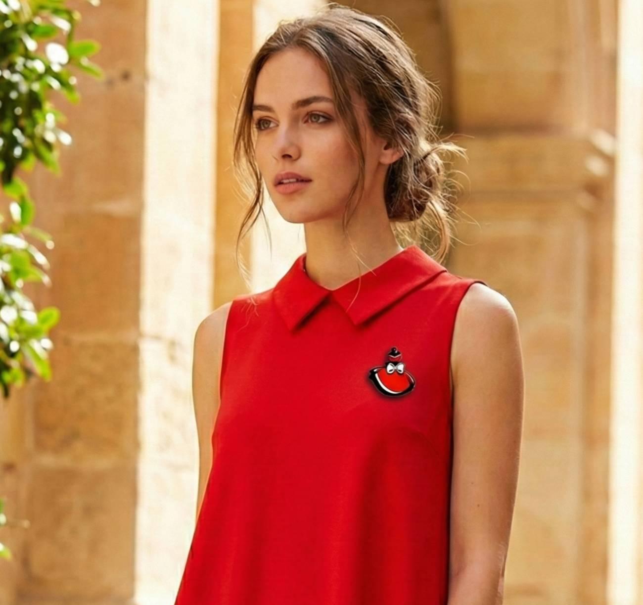 Брошка жіноча червона сукня дерево ручний розпис Брошка жіноча червона сукня дерево ручний розпис