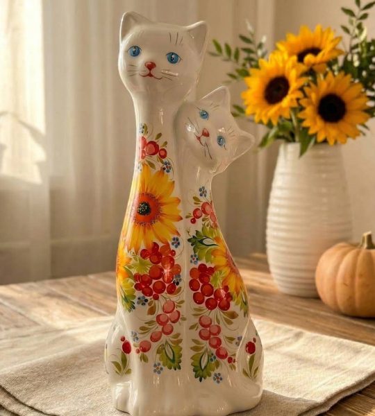 Сувенірна пара білі котики петриківський розпис кераміка