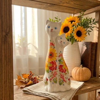 Сувенірна пара білі котики петриківський розпис кераміка