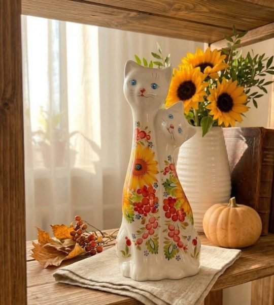 Сувенірна пара білі котики петриківський розпис кераміка