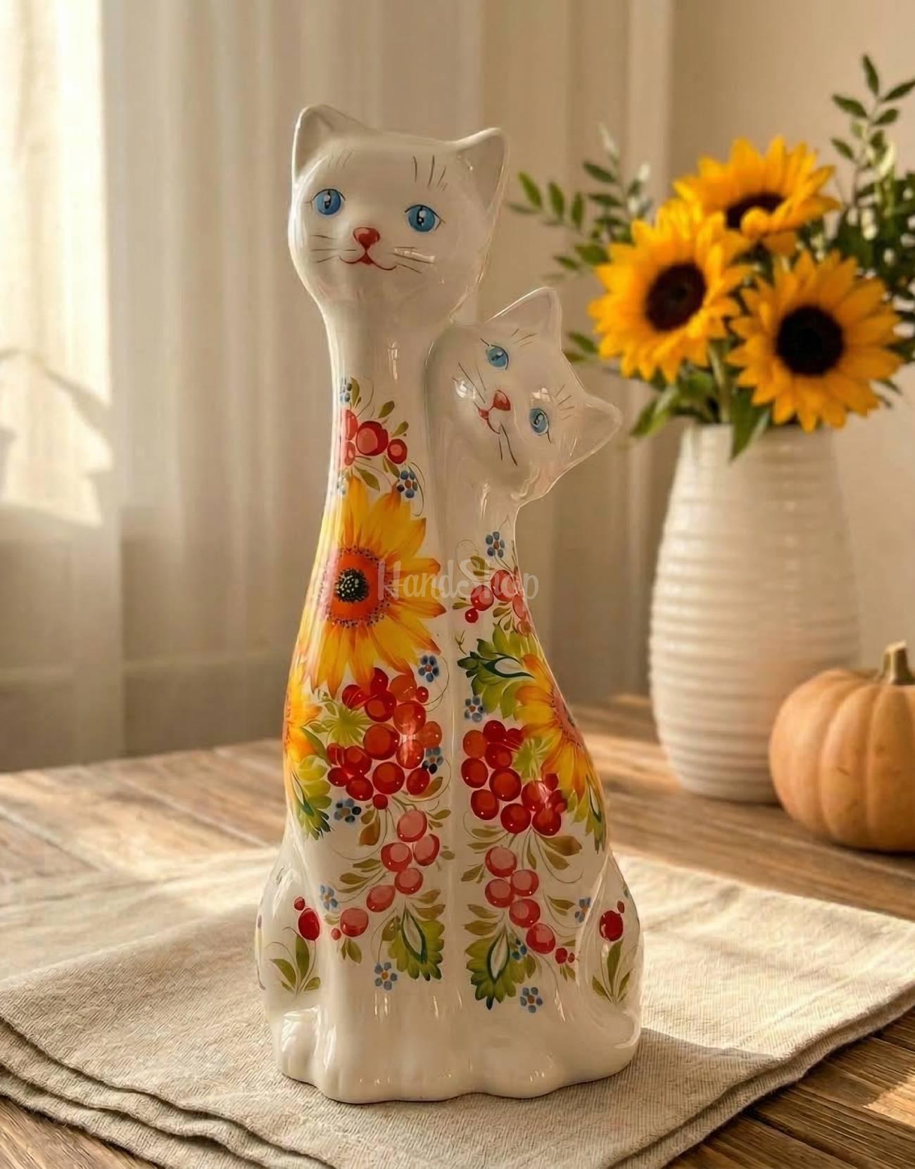 Сувенірна пара білі котики петриківський розпис кераміка Сувенірна пара білі котики петриківський розпис кераміка