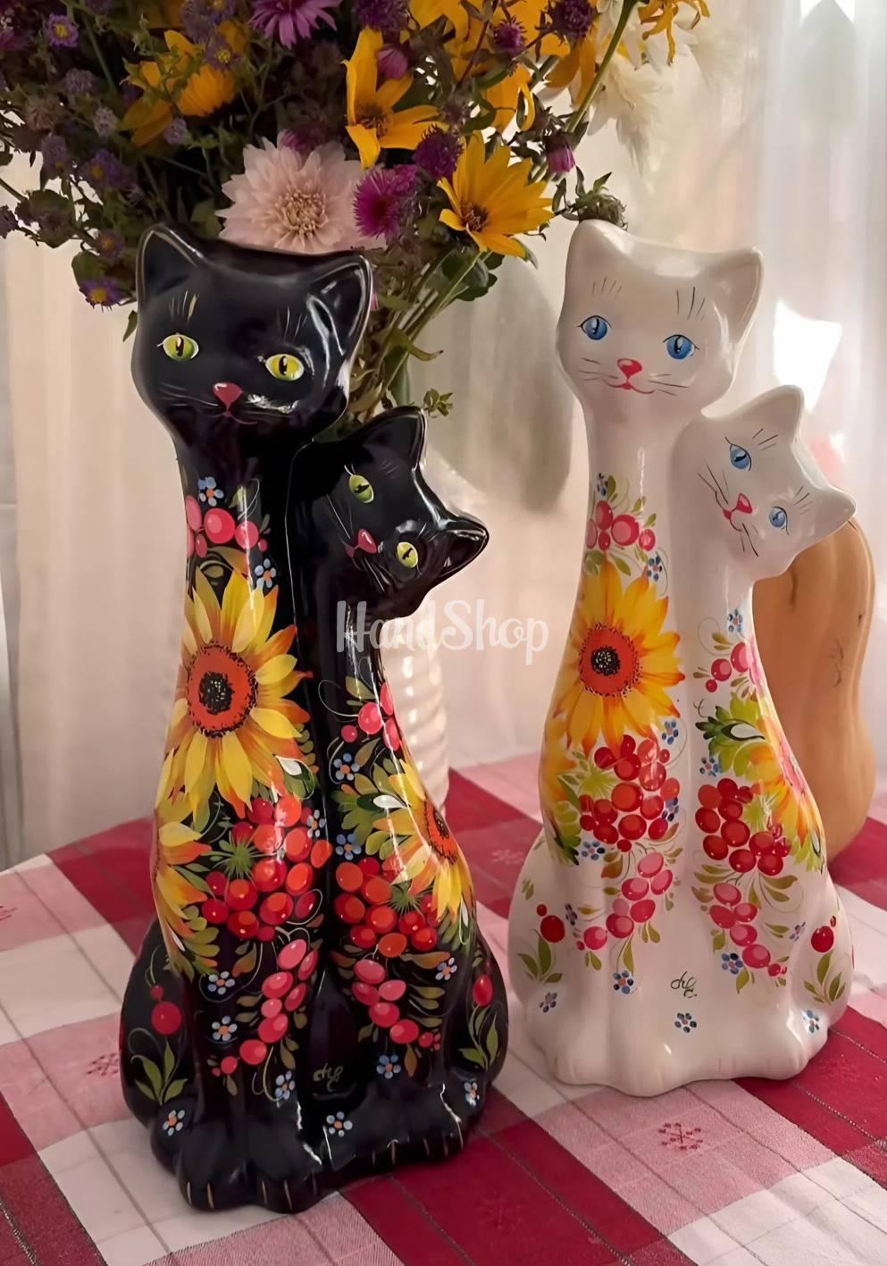 Сувенірна пара білі котики петриківський розпис кераміка Сувенірна пара білі котики петриківський розпис кераміка