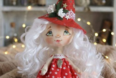 Лялька-валентинка кудрява блондинка у червоній сукні ручної роботи: подарунок на 14 лютого, який говорить мовою кохання