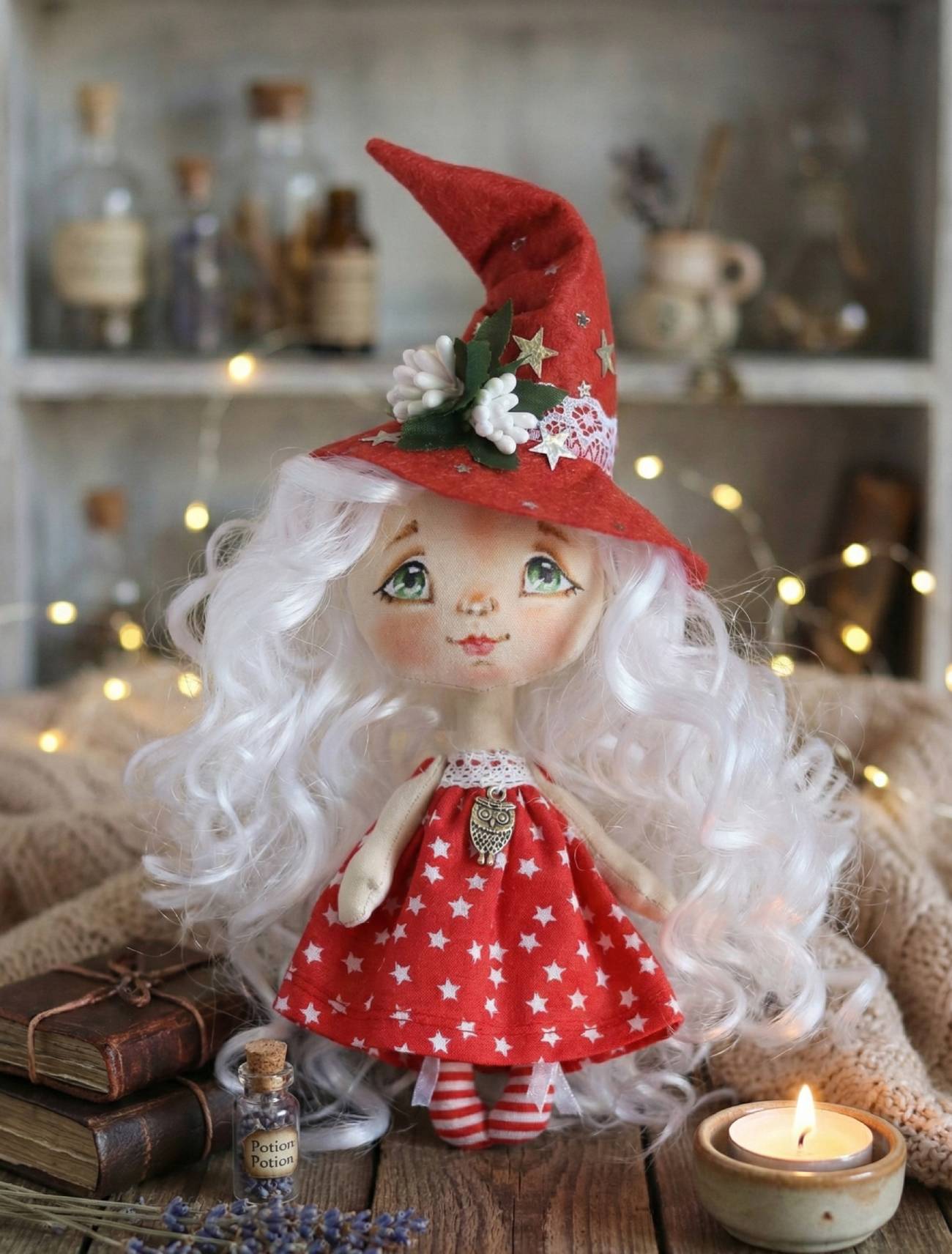 Лялька-валентинка кудрява блондинка у червоній сукні ручної роботи: подарунок на 14 лютого, який говорить мовою кохання