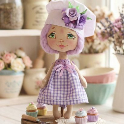 Сувенирная интерьерная текстильная кукла кондитер