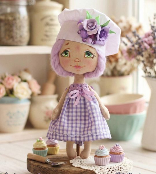 Сувенирная интерьерная текстильная кукла кондитер