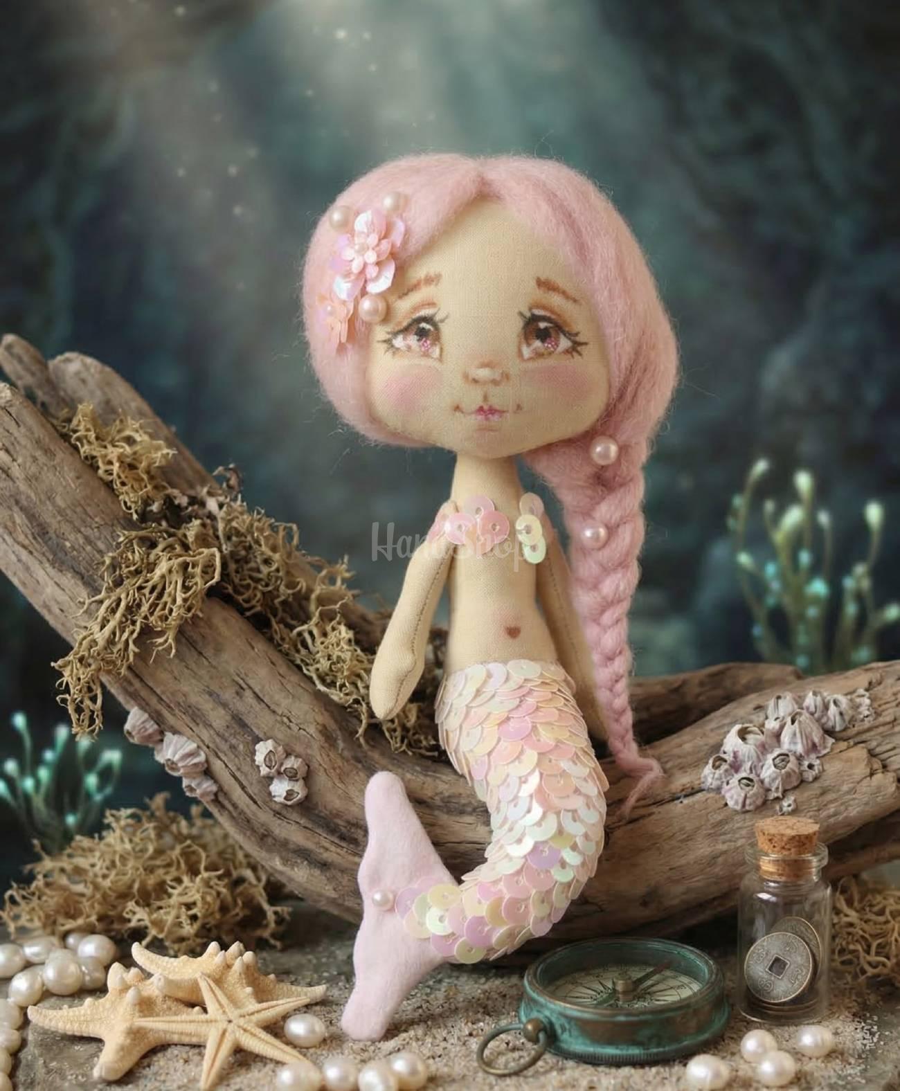 Сувенірна маленька лялька русалонька хвіст з паєток Сувенірна маленька лялька русалонька хвіст з паєток