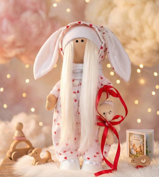 Лялька валенинка тільда блондинка в комбінезоні зайка