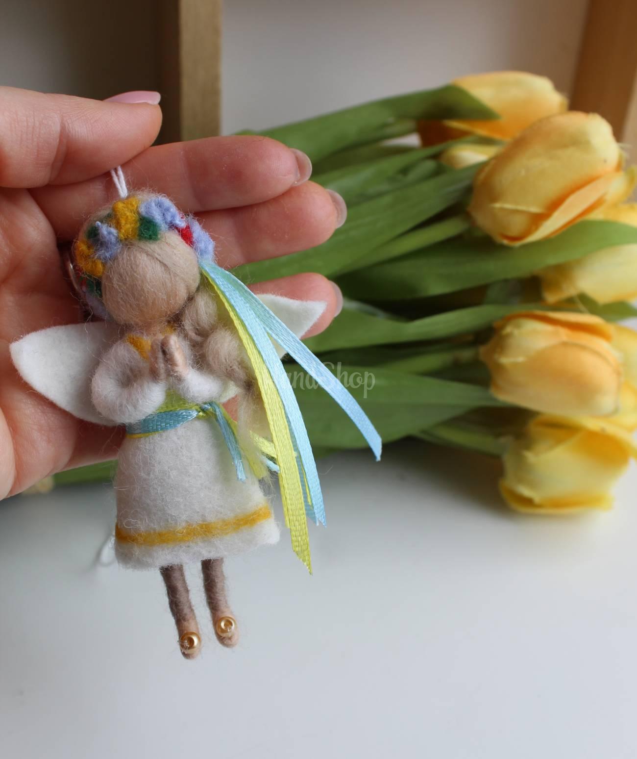 Сувенірна міні лялька підвіска янгол блондинка Ukraine Сувенірна міні лялька підвіска янгол блондинка Ukraine