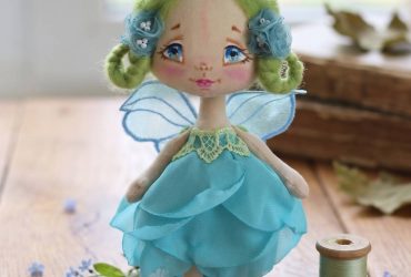 Весняна казка у подарунок: маленька текстильна лялька-фея квіточка ручної роботи для дівчат будь-якого віку