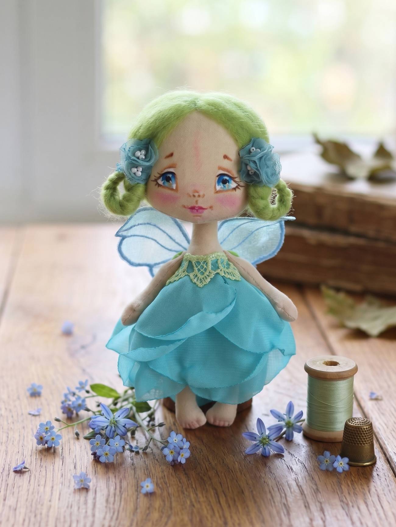 Весняна казка у подарунок: маленька текстильна лялька-фея квіточка ручної роботи для дівчат будь-якого віку