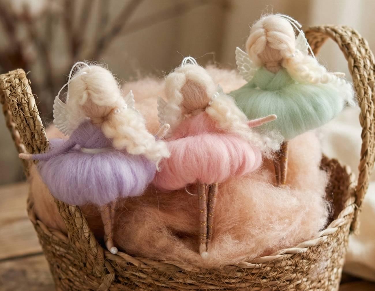 Лялька блондинка ангел підвіска у рожевій сукні вовна Лялька блондинка ангел підвіска у рожевій сукні вовна