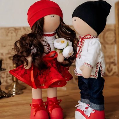 Весільна пара ляльки тільда українці в вишиванках сувенір