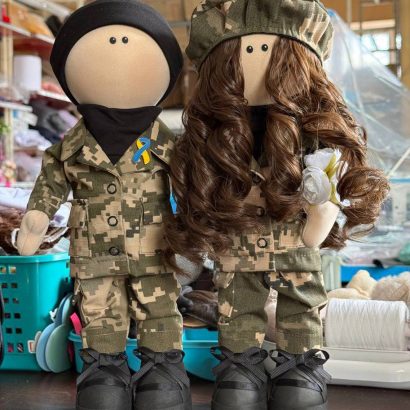 Весільна текстильна пара ляльки тільди у військові мілітарі формі