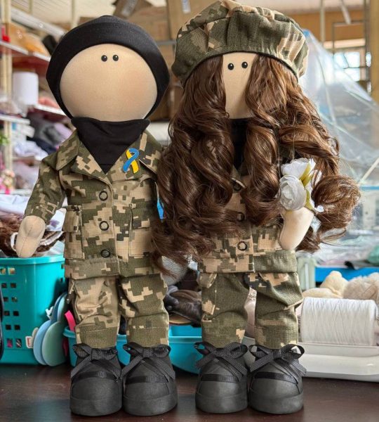 Весільна текстильна пара ляльки тільди у військові мілітарі формі