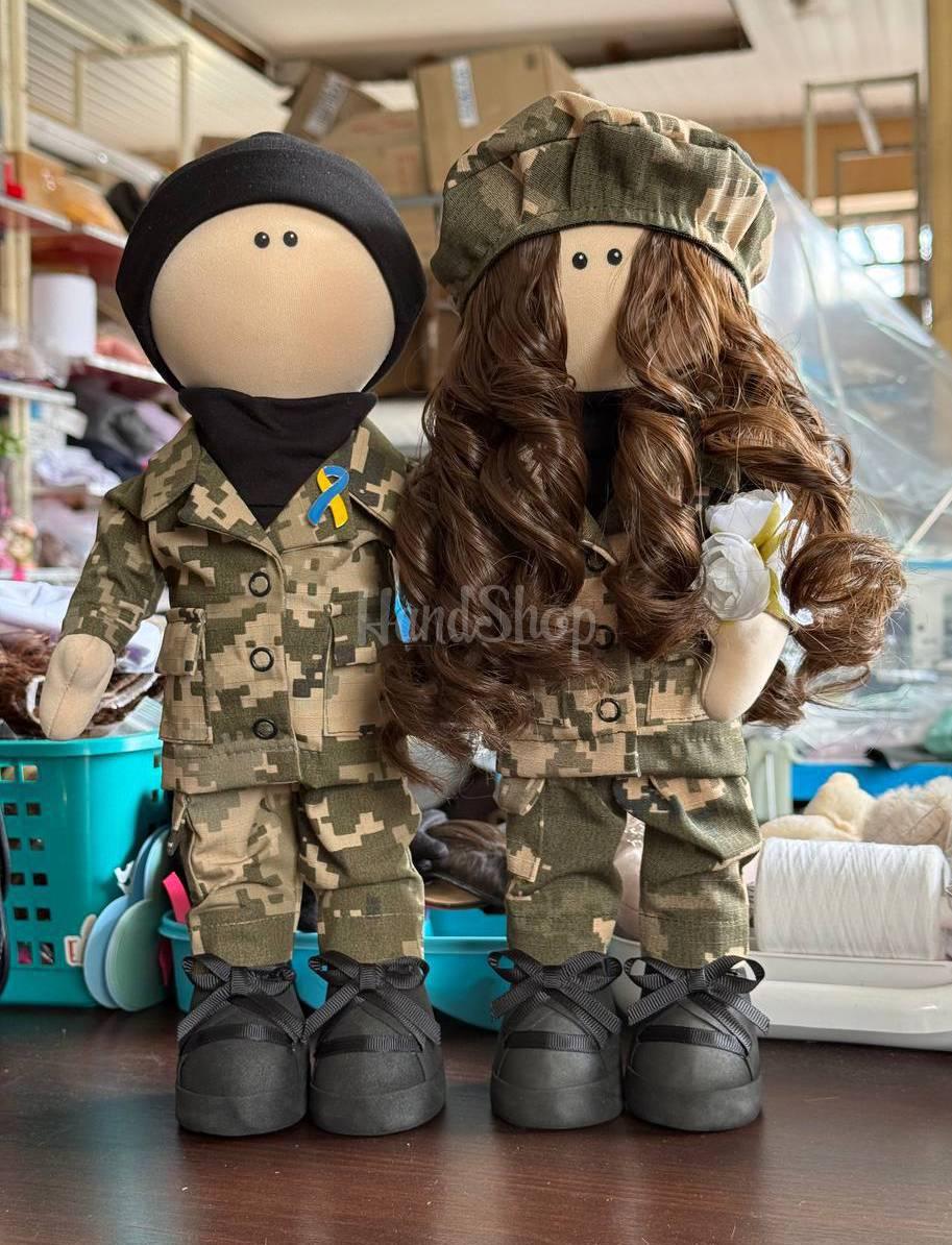 Весільна текстильна пара ляльки тільди у військові мілітарі формі Весільна текстильна пара ляльки тільди у військові мілітарі формі
