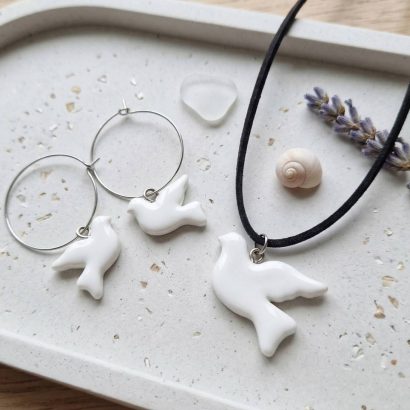 Набір сережки та кулон горлиці пташки, покриті смолою