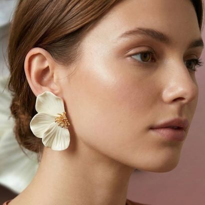 Стильні великі сережки квітка половинки глина бежеві