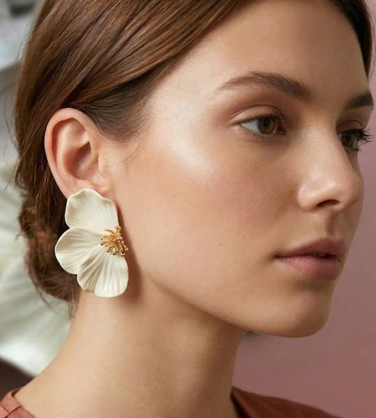 Стильні великі сережки квітка половинки глина бежеві