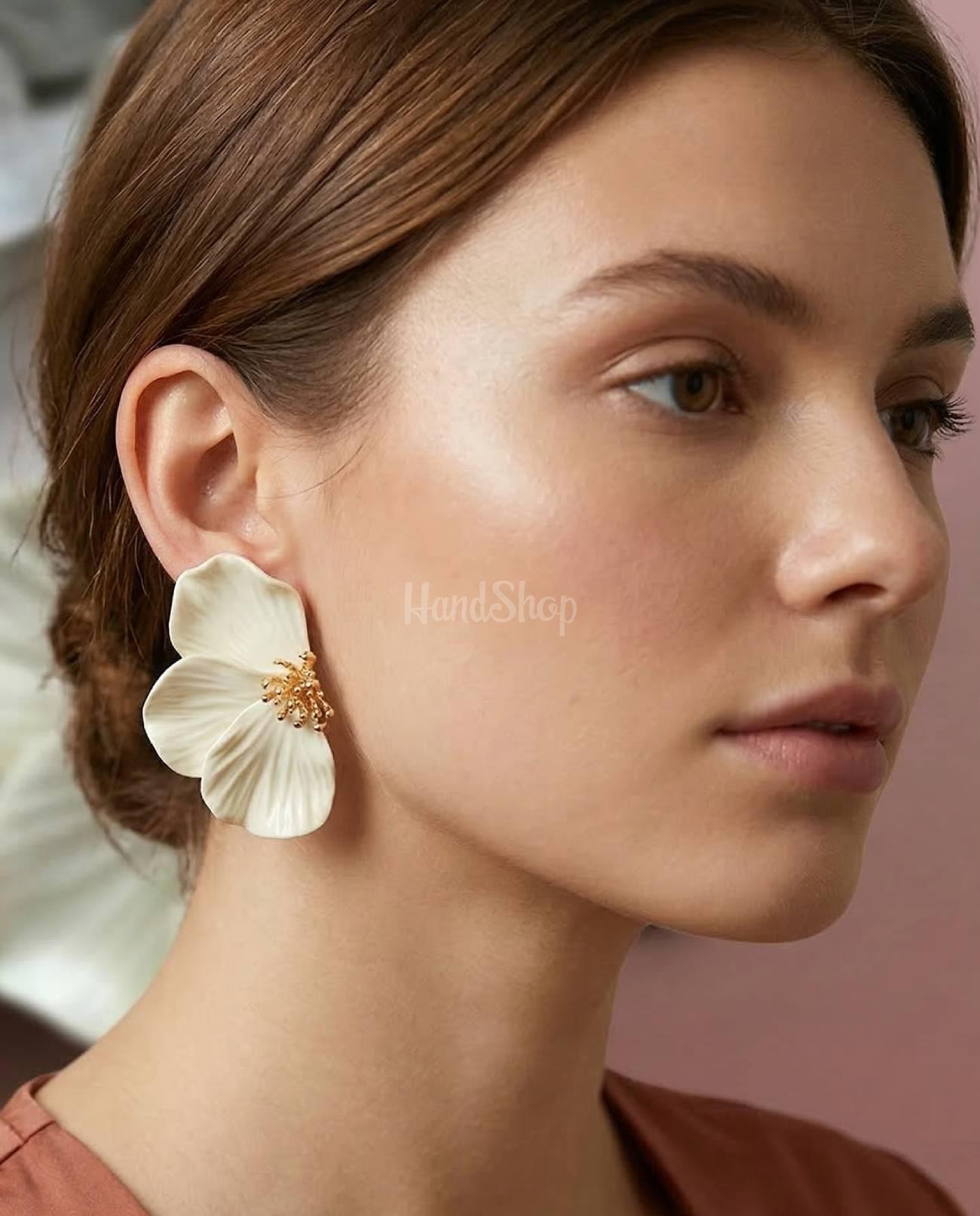 Стильні великі сережки квітка половинки глина бежеві Стильні великі сережки квітка половинки глина бежеві