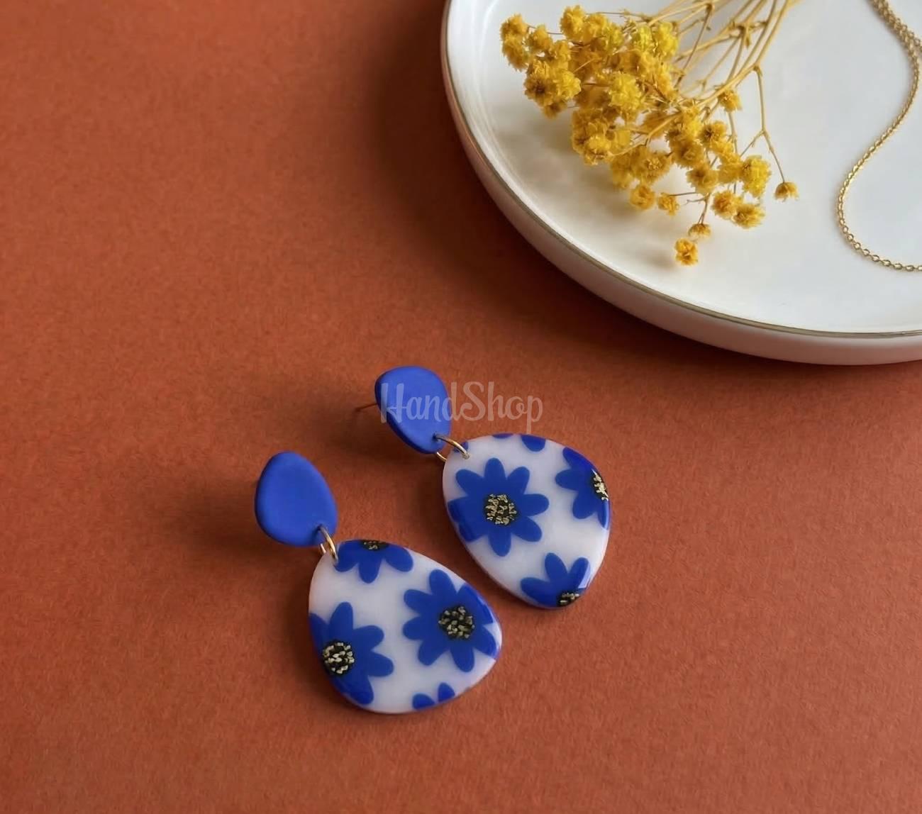 Жіночі овальні сині сережки з квітами, полімерна глина Жіночі овальні сині сережки з квітами, полімерна глина