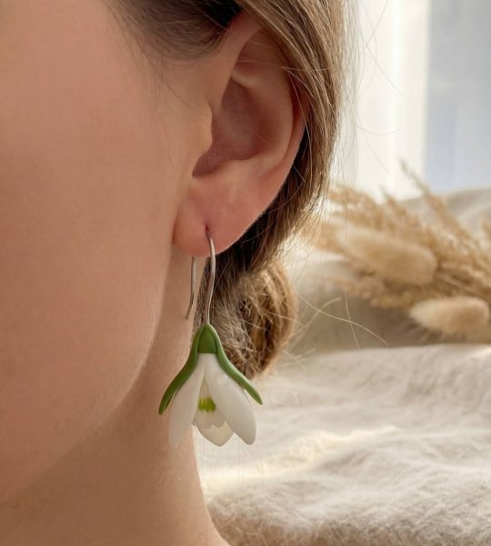 Жіночі сережки білі квіти підсніжники з полімерної глини