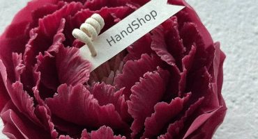 Осіння квітка троянда для тепла: бордова свічка з натурального бджолиного воску, яка дарує затишок Осіння квітка троянда для тепла: бордова свічка з натурального бджолиного воску, яка дарує затишок