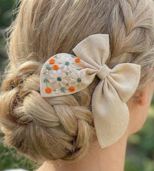 Дитячий бант для волосся вишивка польові квіти, льон