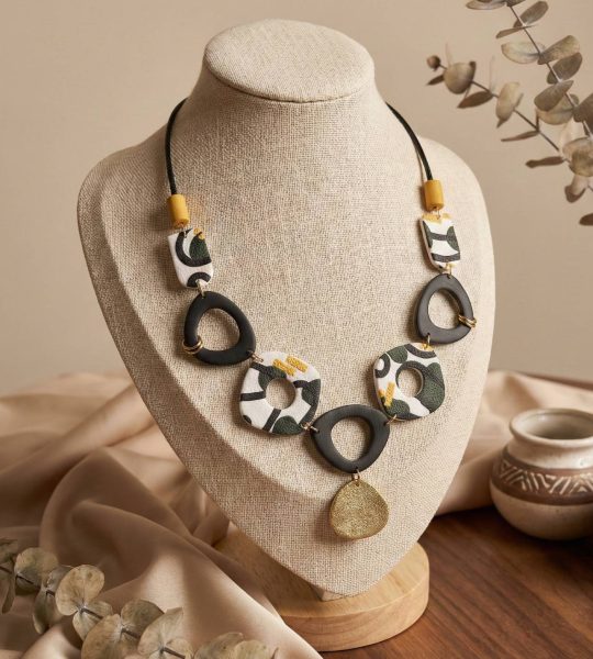 Набір жіночих прикрас сережки та намисто геометрія глина
