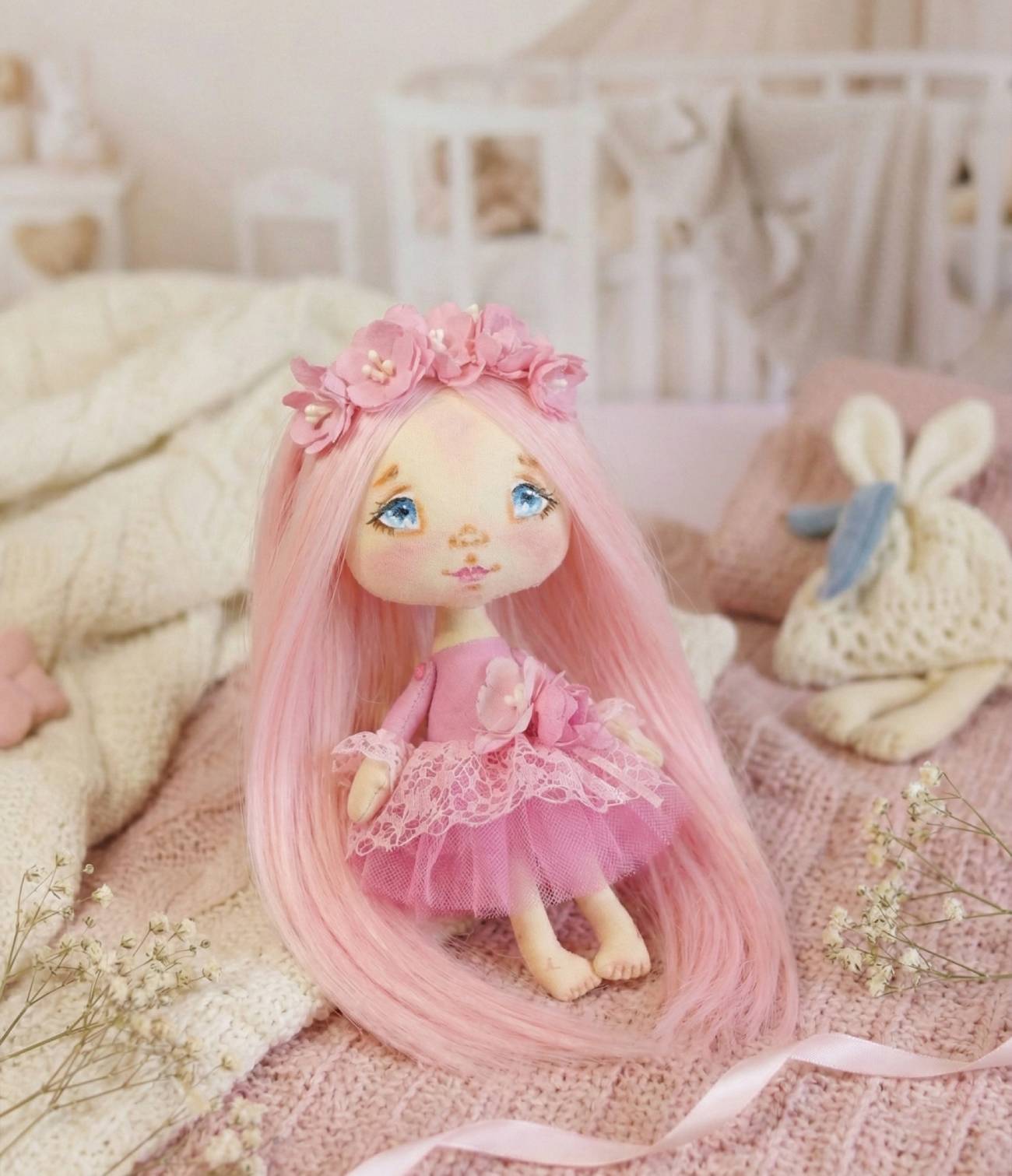 Весняна фея ніжності - авторська міні-лялечка ручної роботи з квітковим віночком і рожевим волоссям