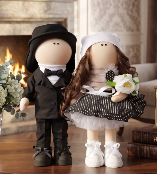 Сувенірна весільна пара ляльки інтер’єрні наречений і наречена