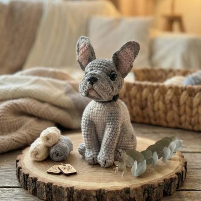 Авторська іграшка в’язаний пес сірий французький бульдог