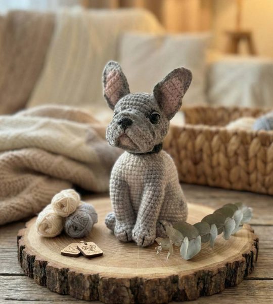 Авторська іграшка в’язаний пес сірий французький бульдог