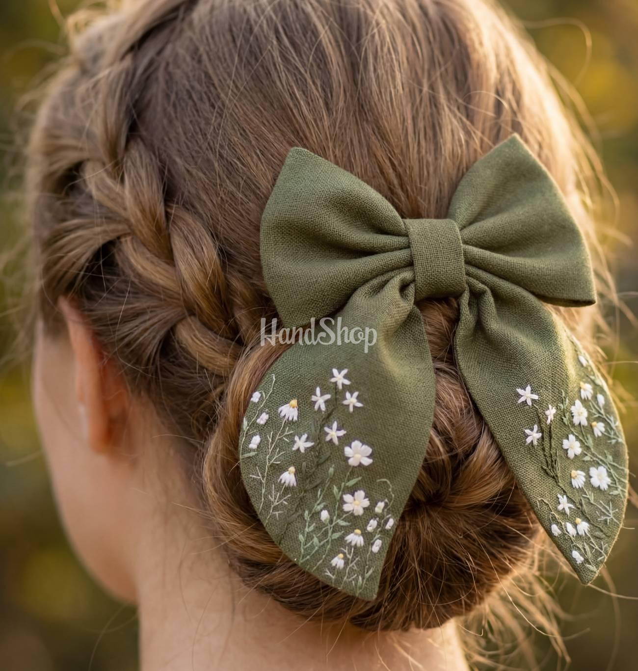 Дитячий бантик для волосся з ручною вишивкою ромашки Дитячий бантик для волосся з ручною вишивкою ромашки